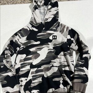 Under Armour Camo Hoodie Boy’s Medium